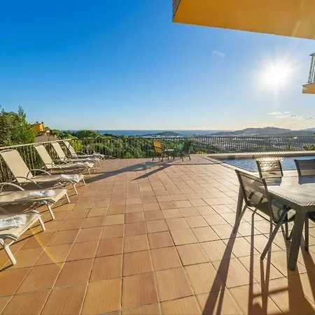 Mare Nostrum,12 Personen, Panoramisch Zeezicht Holiday home